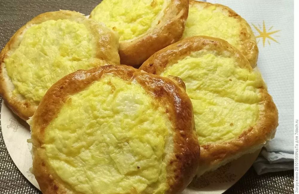 Сытные шаньги с картофельным пюре и сыром: идеальный перекус Сытные шаньги с картофельным пюре и сыром: идеальный перекус