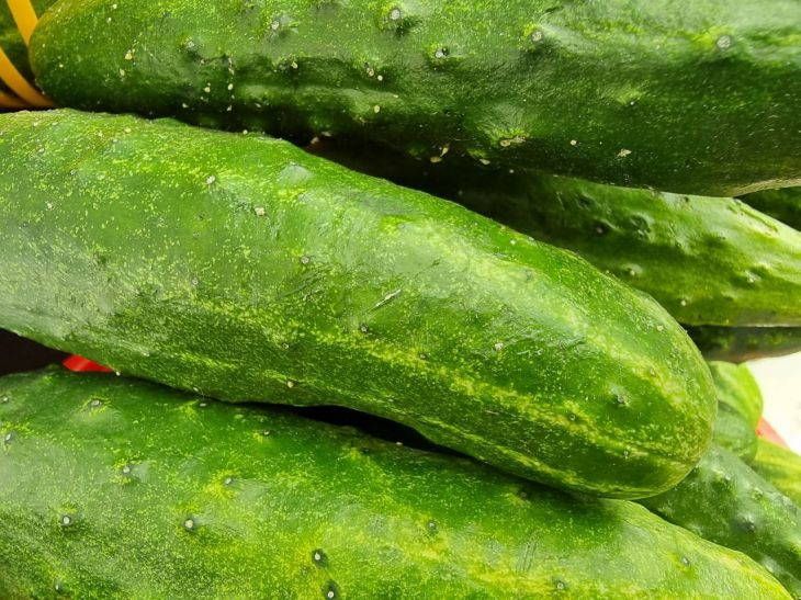 Закуска-минутку: рулетики из огурцов с ветчиной и сыром Закуска-минутку: рулетики из огурцов с ветчиной и сыром