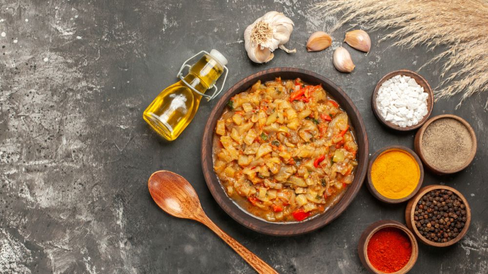 Тушёная капуста с копчёностями и черносливом: рецепт, который покорит ваших близких Тушёная капуста с копчёностями и черносливом: рецепт, который покорит ваших близких