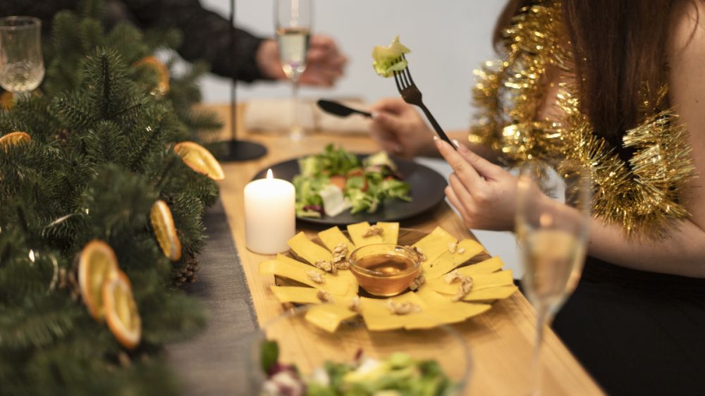 5 необычных салатов и закусок для новогоднего стола: бюджетно и вкусно 5 необычных салатов и закусок для новогоднего стола: бюджетно и вкусно