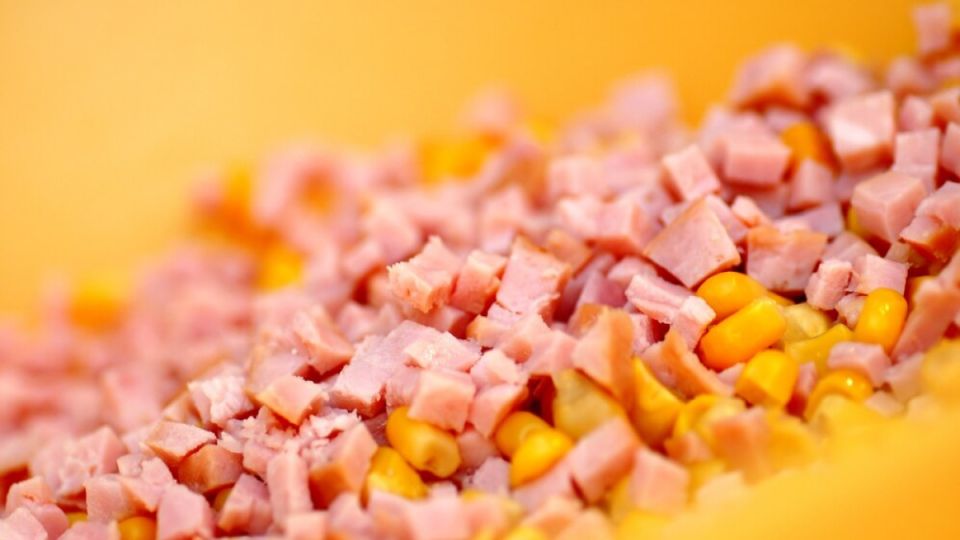 Котлеты из картошки и колбасы: вкусно, просто и оригинально Котлеты из картошки и колбасы: вкусно, просто и оригинально