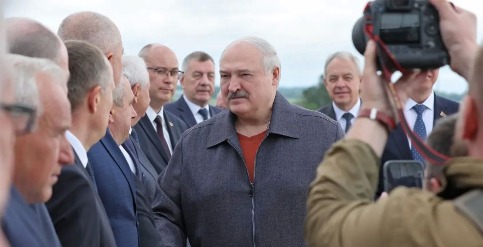 Лукашенко о ситуации в аграрном секторе: «Мы можем остаться без еды» Лукашенко о ситуации в аграрном секторе: «Мы можем остаться без еды»
