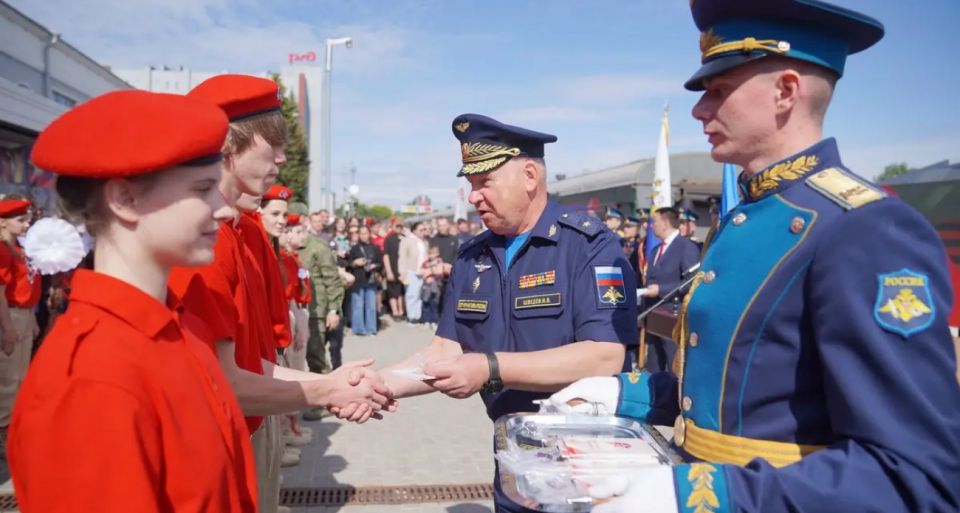 Юнармейцы ивановской школы получили имя Героя России Ивана Поздеева Юнармейцы ивановской школы получили имя Героя России Ивана Поздеева