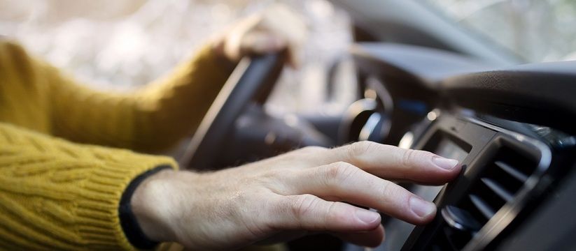 Почему стоит избегать включения кондиционера сразу после старта авто