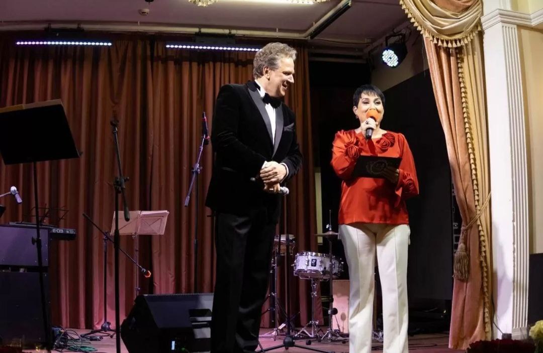 Эдуард Басурин: На днях в Сaнкт-Петербурге состоялся концерт Музыкaльно-литерaтурного междунaродного проекта «Роза поэзы», оргaнизовaнный МОПД «ВЕЧНО ЖИВЫЕ»