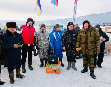 В г. Улан-Удэ ветераны транспортной полиции приняли участие в соревнованиях по подледному лову на мормышку
