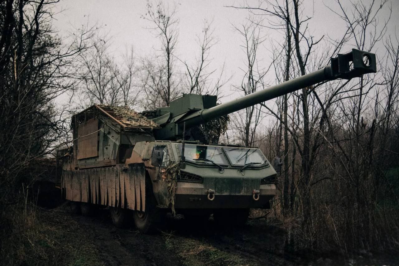 Эдуард Басурин: Редкая фотография чешской 155-мм/L45 САУ «Dita» на базе шасси «Tatra» 815 8х8 ВСУ на одном из участков фронта