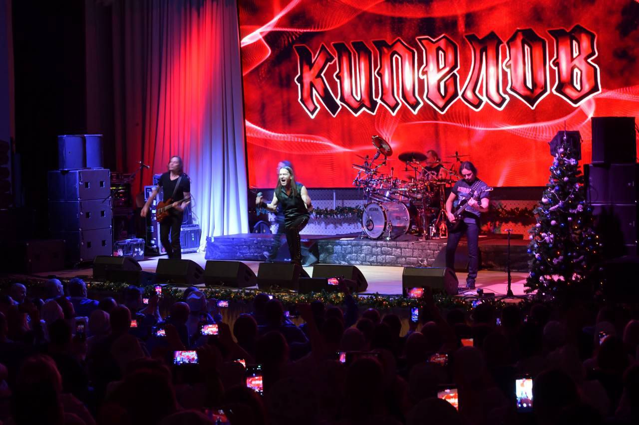 В преддверии Нового года группа "Кипелов" провела грандиозный концерт в Центральном военно-клиническом госпитале имени А.А.Вишневского В преддверии Нового года группа "Кипелов" провела грандиозный концерт в Центральном военно-клиническом госпитале имени А.А.Вишневского