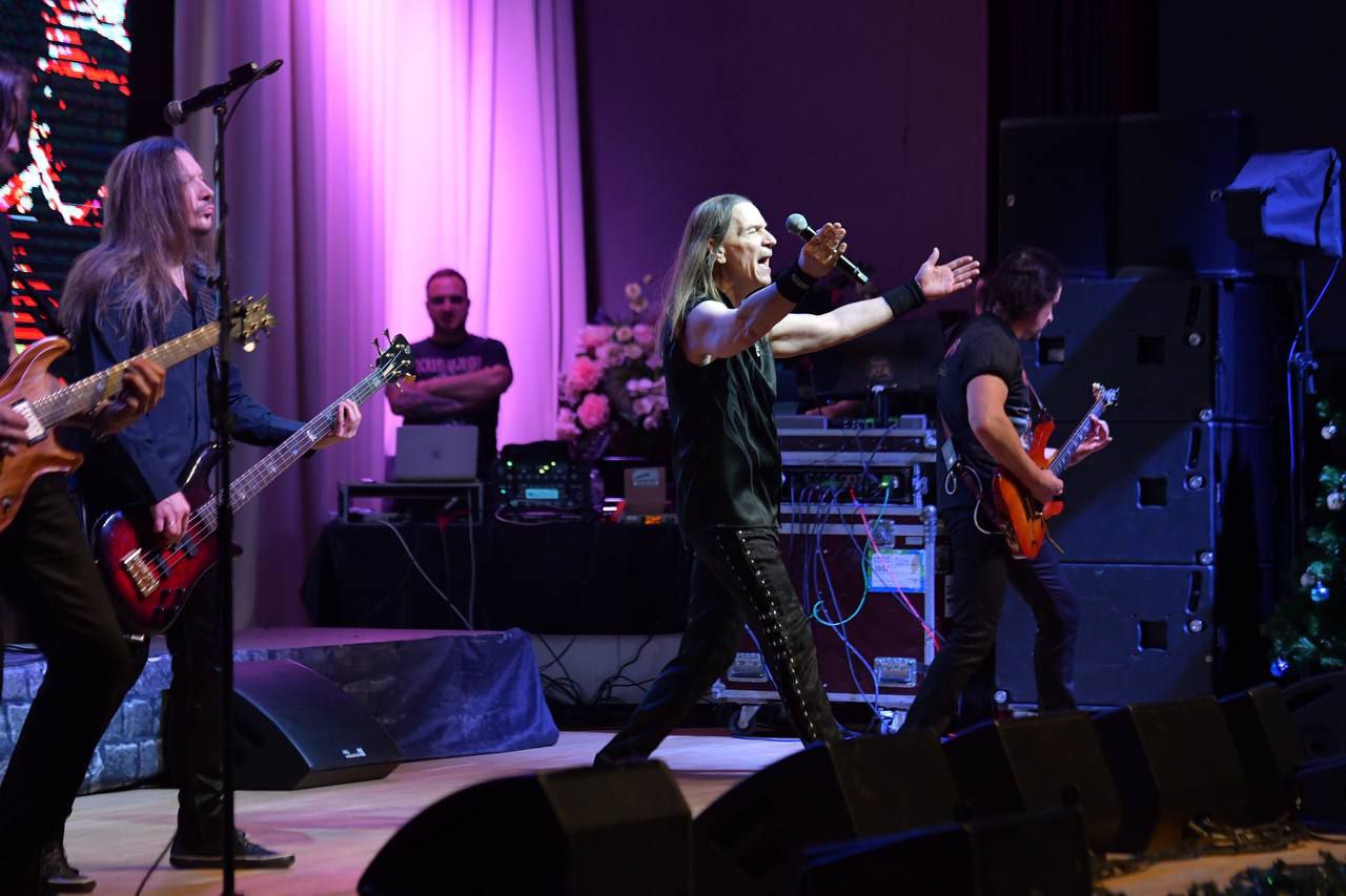 В преддверии Нового года группа "Кипелов" провела грандиозный концерт в Центральном военно-клиническом госпитале имени А.А.Вишневского В преддверии Нового года группа "Кипелов" провела грандиозный концерт в Центральном военно-клиническом госпитале имени А.А.Вишневского