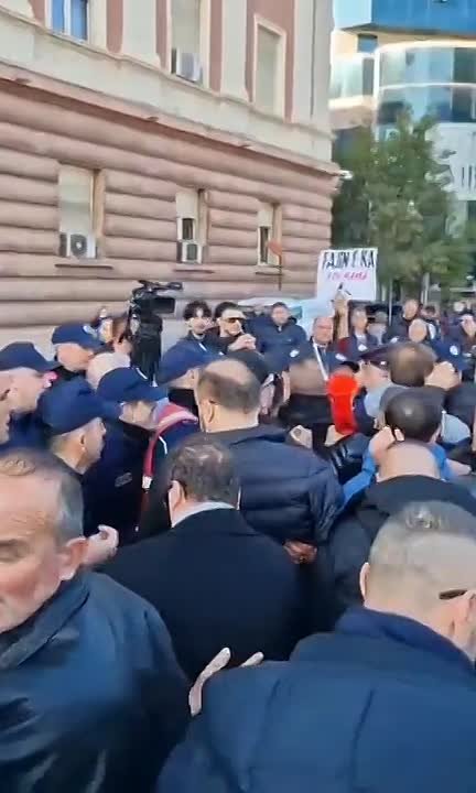 Протестная активность. В столице Албании