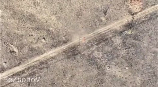 Даниил Безсонов: Боевая работа сапёров группировки войск «Днепр», которые при помощи БПЛА расчищают подъездные пути к линии боевого соприкосновения в Запорожской области