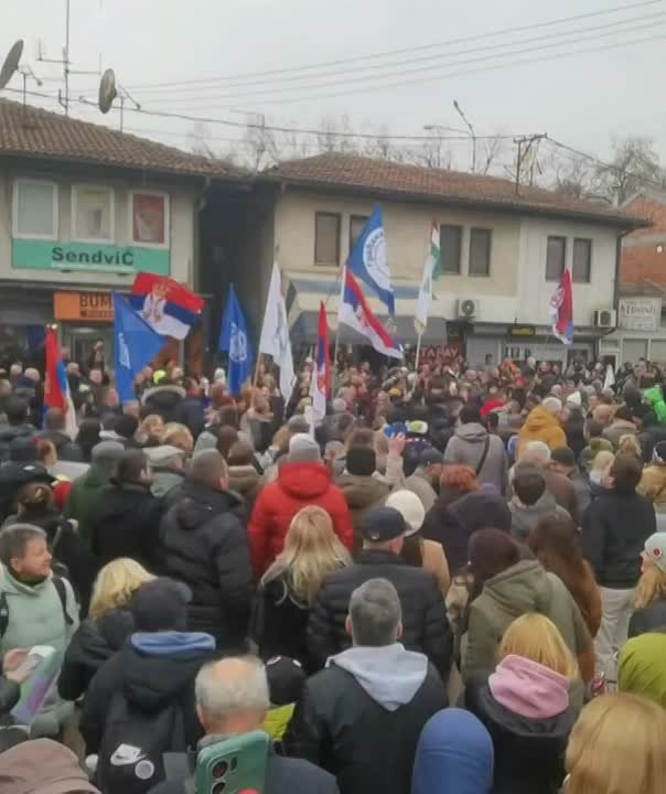 Волна протестов. Возобновилась в Сербии
